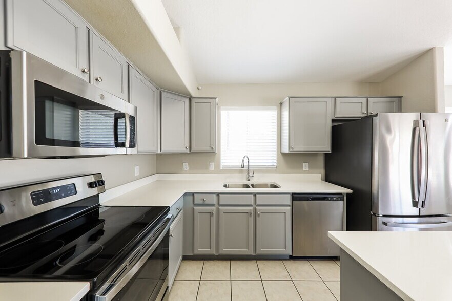 Building Photo - 9847 W Irma Ln