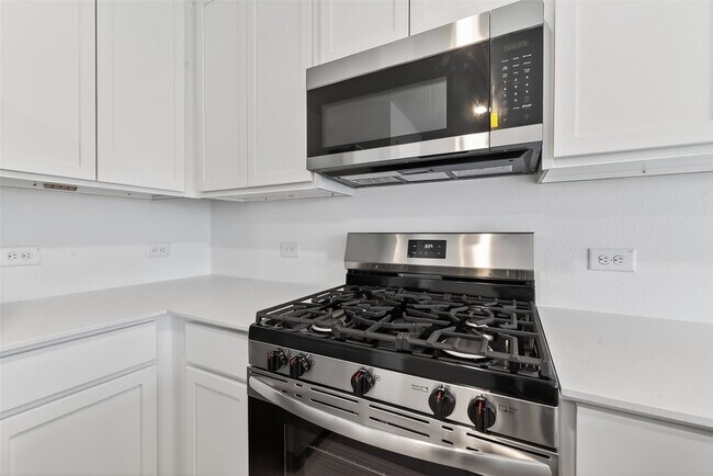 Building Photo - 216 Amy St