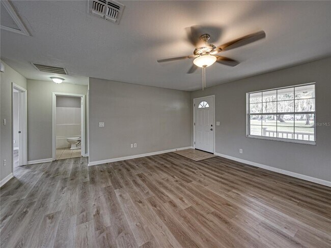 Building Photo - 5017 Lewellyn Rd