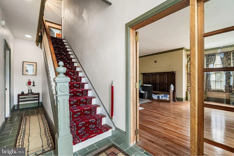 Building Photo - 28 W Main St