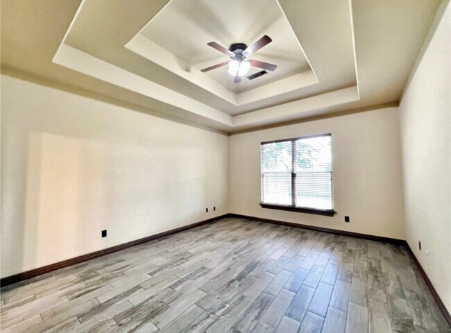 Building Photo - 11890 Club House Pkwy