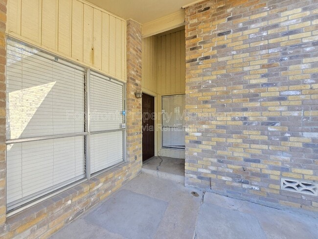 Building Photo - 5507 Roanwood