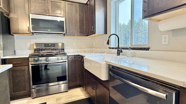 Building Photo - 31015 N Alice Ct