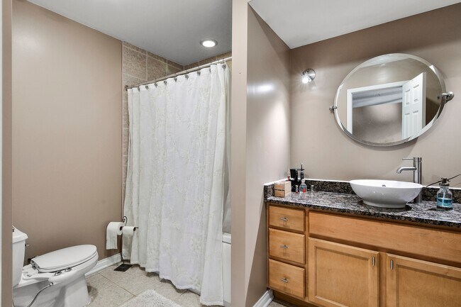 Building Photo - 110 Green Bay Rd