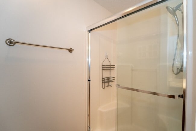 Building Photo - Belle Haven 2-Bedroom Condo with Pond View and Garage