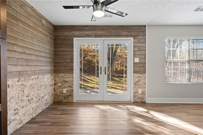 Building Photo - 1245 Hillcrest Glenn Cir