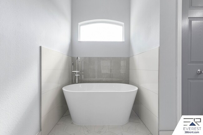 Building Photo - 45 Bruning Ln