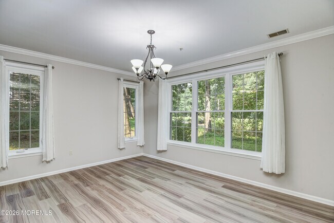 Building Photo - 574 St Andrews Pl