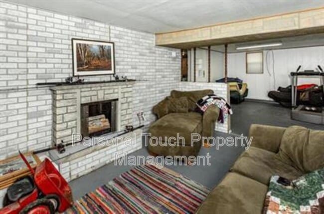 Building Photo - 614 16th St N