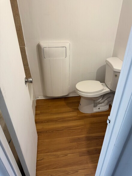 Building Photo - 558 Wilson Bridge Dr