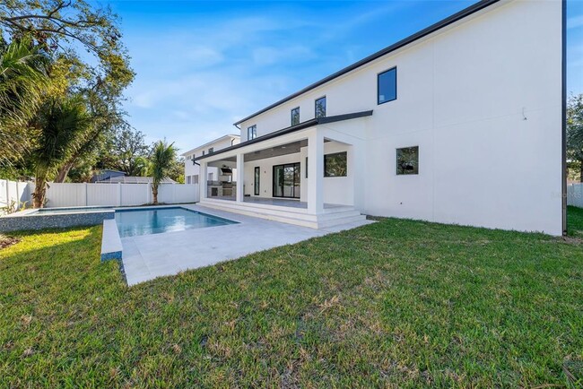 Building Photo - 2106 S Cortez Ave
