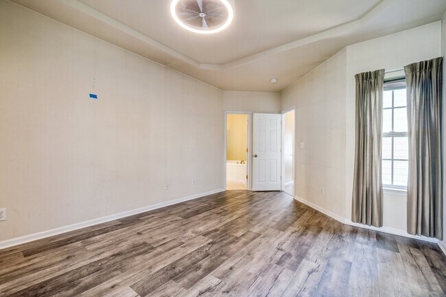 Building Photo - 3701 Bay Crescent
