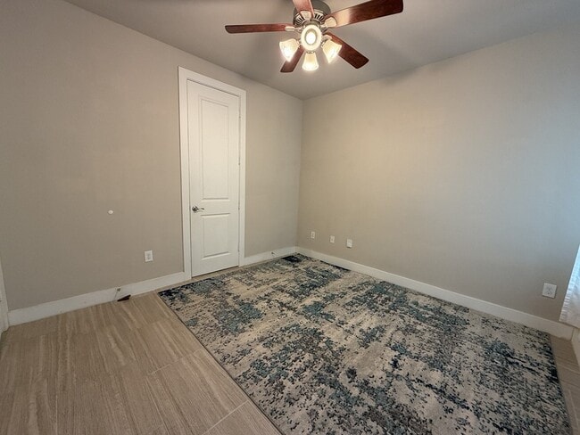 Building Photo - 641 Middle St