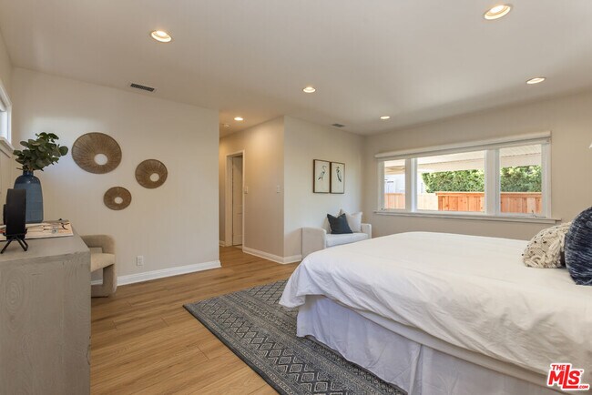 Building Photo - 3544 Gardenia Ave