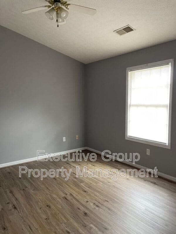 Building Photo - 104 Cottage Cir