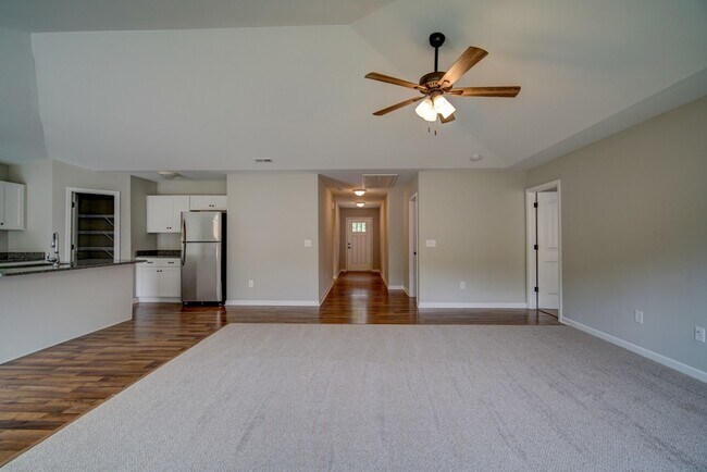 Building Photo - Lovely 3 BR, 2 BA Ranch Home, 2 Car Garage...