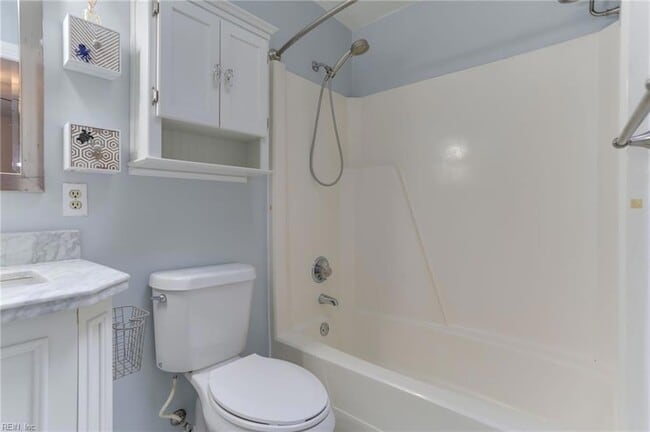 Building Photo - 829 Arondale Crescent