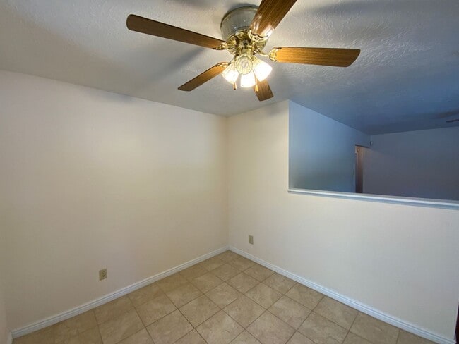 Building Photo - 3 Bedroom Single Story Home Available Near...