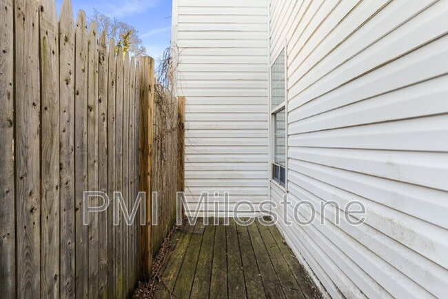 Building Photo - 721 2nd St