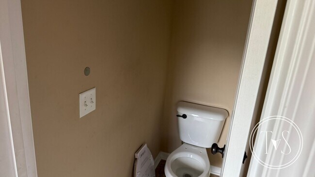 Building Photo - 639 Red Oak Ln