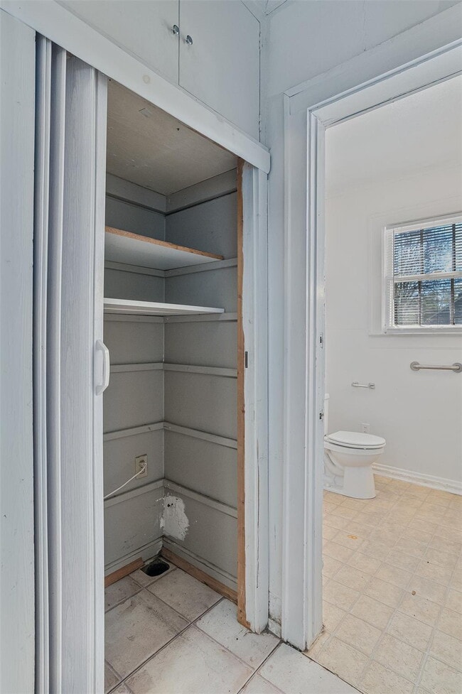 Building Photo - 117 Merrick St