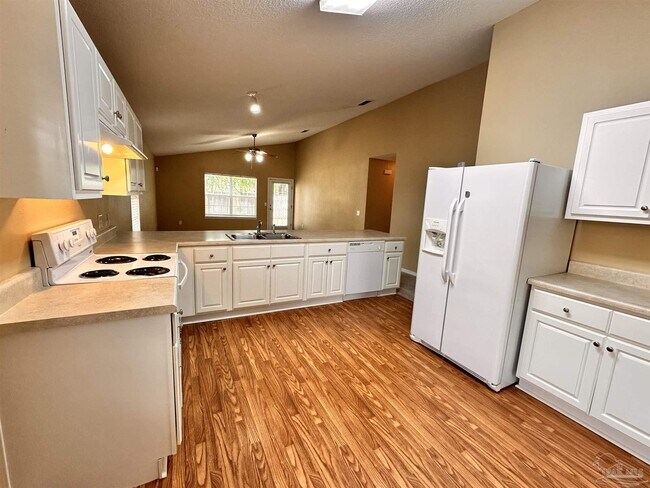 Building Photo - 4856 Genevive Ct