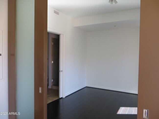 Building Photo - 208 W Portland St