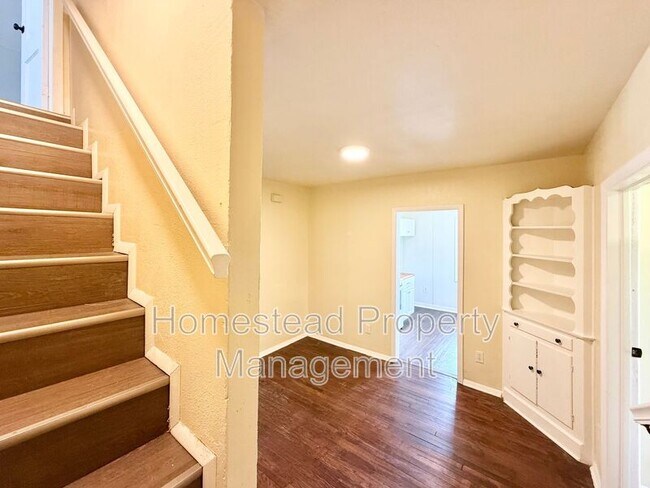 Building Photo - 2141 SW 45th St
