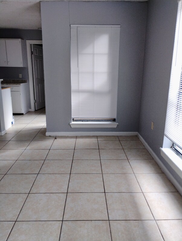 Building Photo - 1652 Cedar Lake Dr