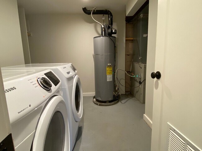 Building Photo - Gorgeous, remodeled 1925 Bungalow 4 bed 2 bath home