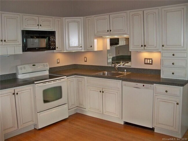 Kitchen - 309 S Main St