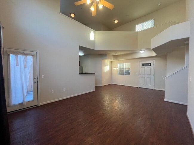 Building Photo - Spacious 2 bed 2 bath condo available in N...