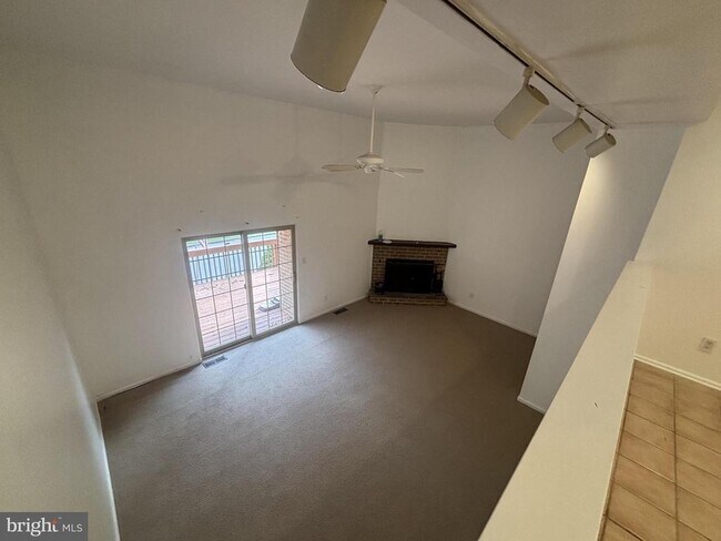 Building Photo - 120 Eaton Dr