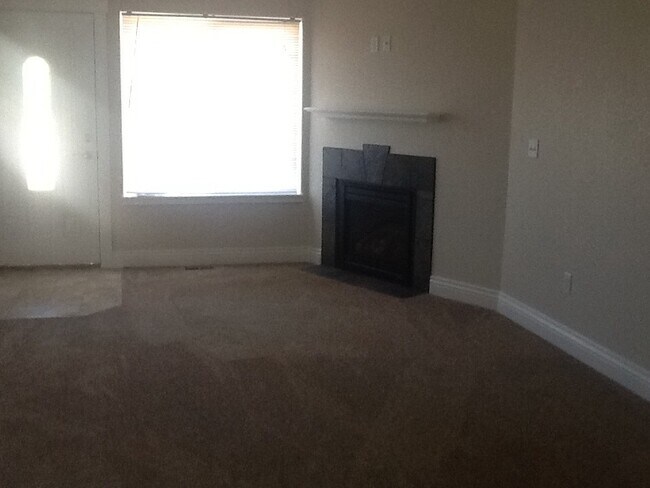 Building Photo - 3809 Victoria Dr