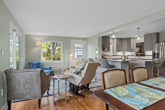 Building Photo - Marsh View Beaufort Home Available Now