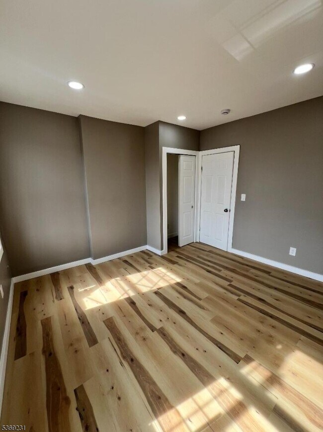Building Photo - 366 Bramhall Ave