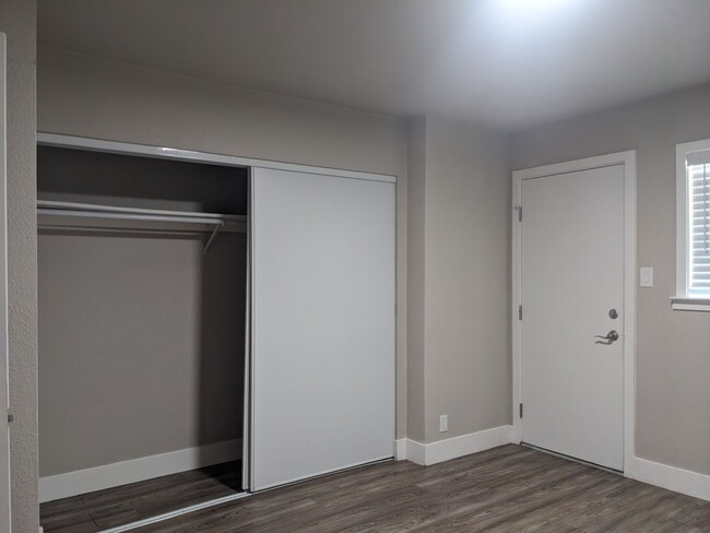 Building Photo - Move-in Special *$250 off of first-month r...