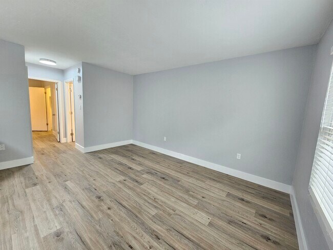 Building Photo - 1530 Live Oak Dr