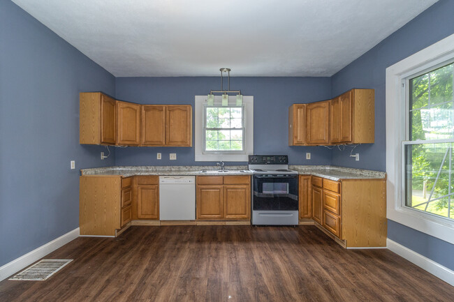Building Photo - 3224 Garden Dr