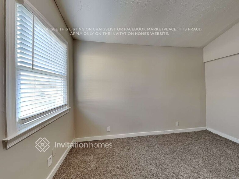 Building Photo - 547 Rustic Rd