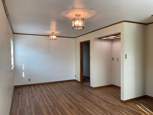 Building Photo - Property on approx 1 acre with lots of upd...