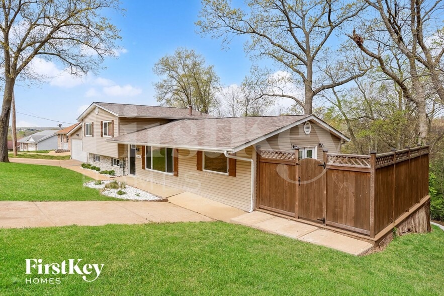 Building Photo - 1646 Stardust Dr