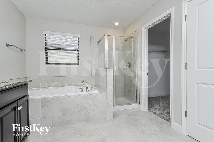 Building Photo - 9823 Ivory Dr