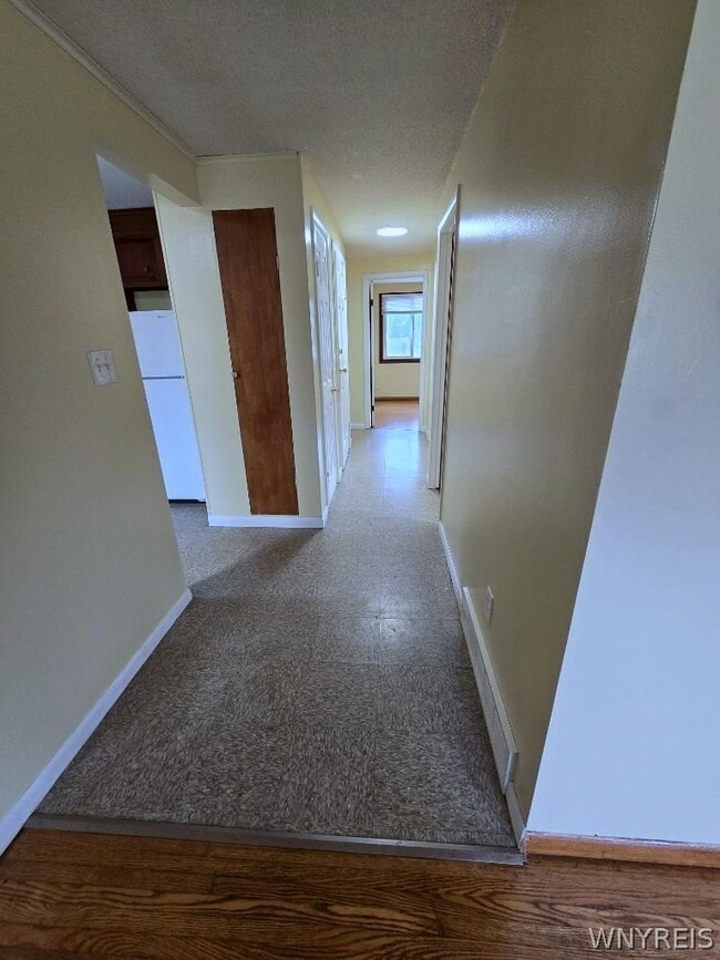 Building Photo - 9 Floreis Ct
