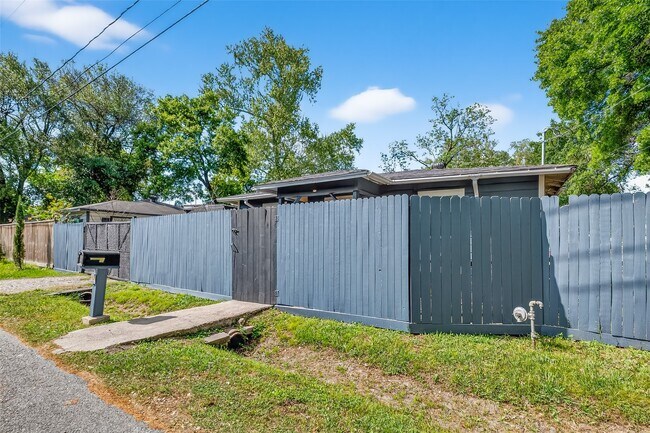 Building Photo - 968 Garapan St