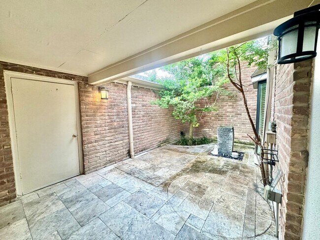 Building Photo - 2323 Bering Dr