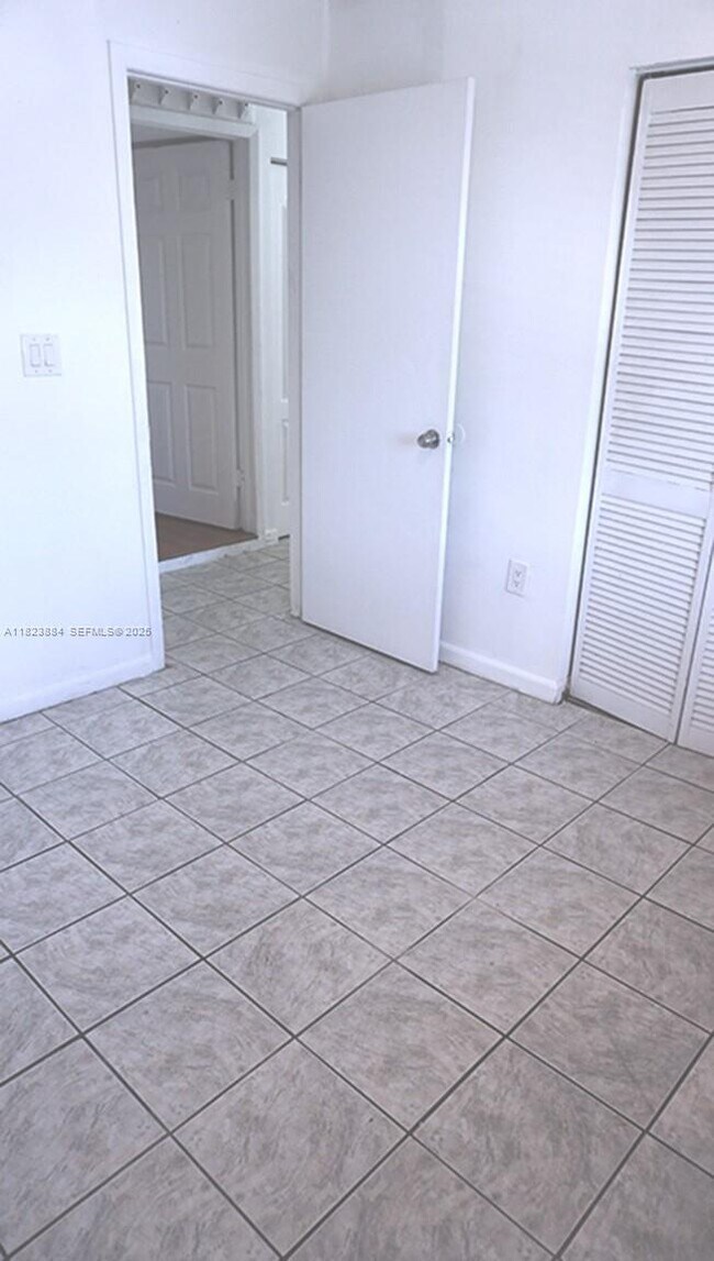 Building Photo - 1705 San Remo Cir