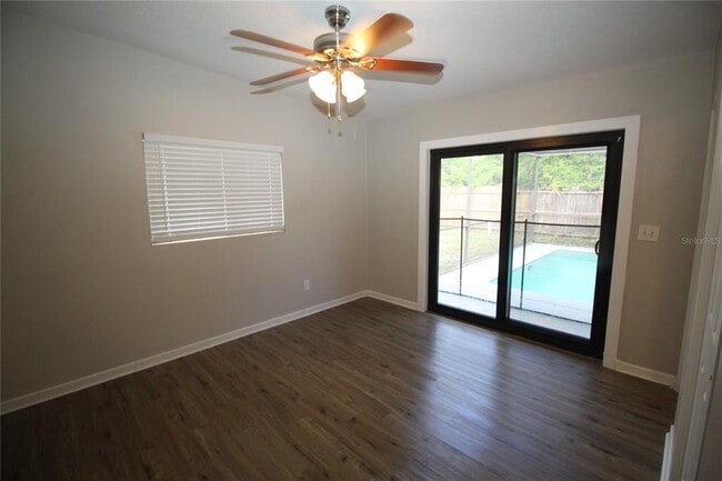 Building Photo - 115 N Lakewood Cir
