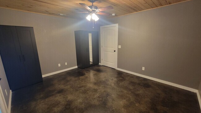 Building Photo - 1 Bedroom/1 Bathroom Apartment in Batesville