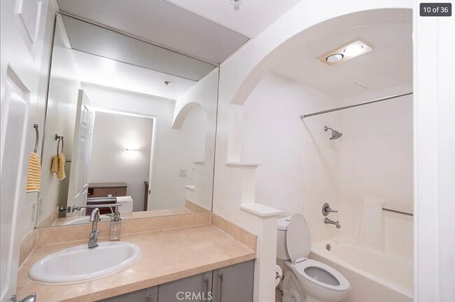 Building Photo - 620 S Gramercy Pl